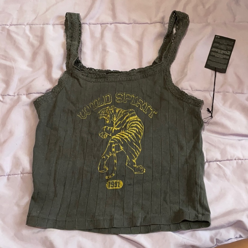 grey tank top